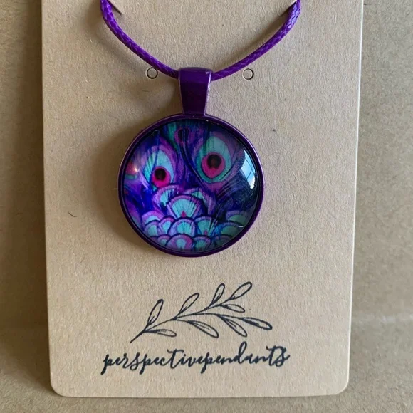 🦚 Peacock Purple Cabochon Pendant Necklace - Picture 2 of 4